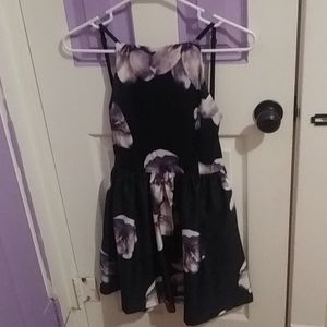 Backless dress with pockets